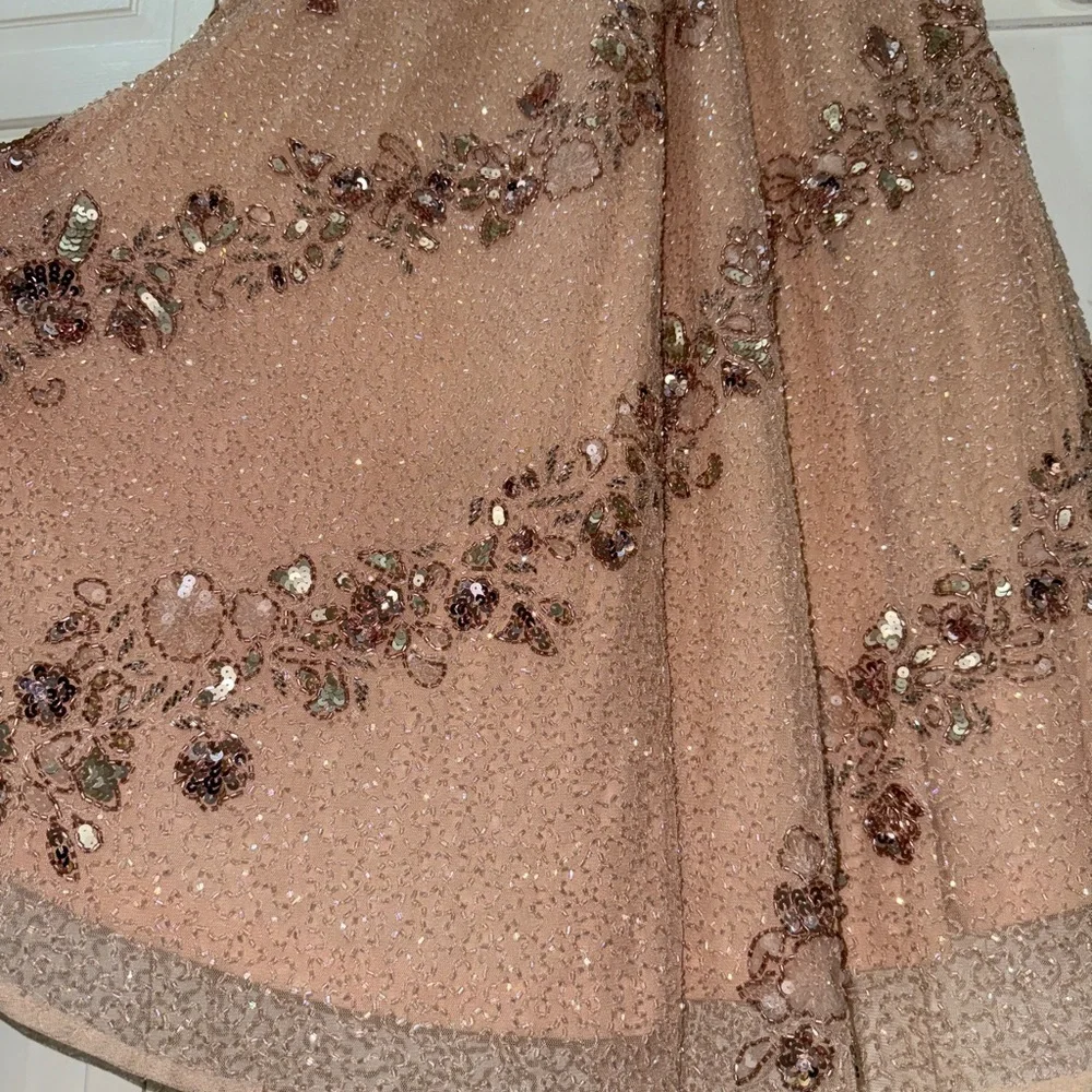Mac Duggal Nude Silver Bateau Neck Cap Sleeve Floral Beaded Trumpet Gown Size 8